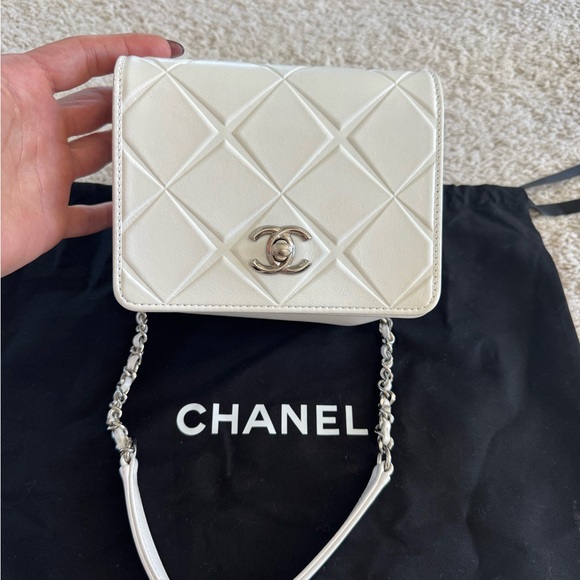 Chanel Ivory Quilted Crossbody Bag - Picture 1 of 8